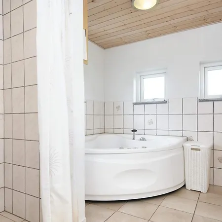 8 Person Holiday In B Rkop بيت للعطل *